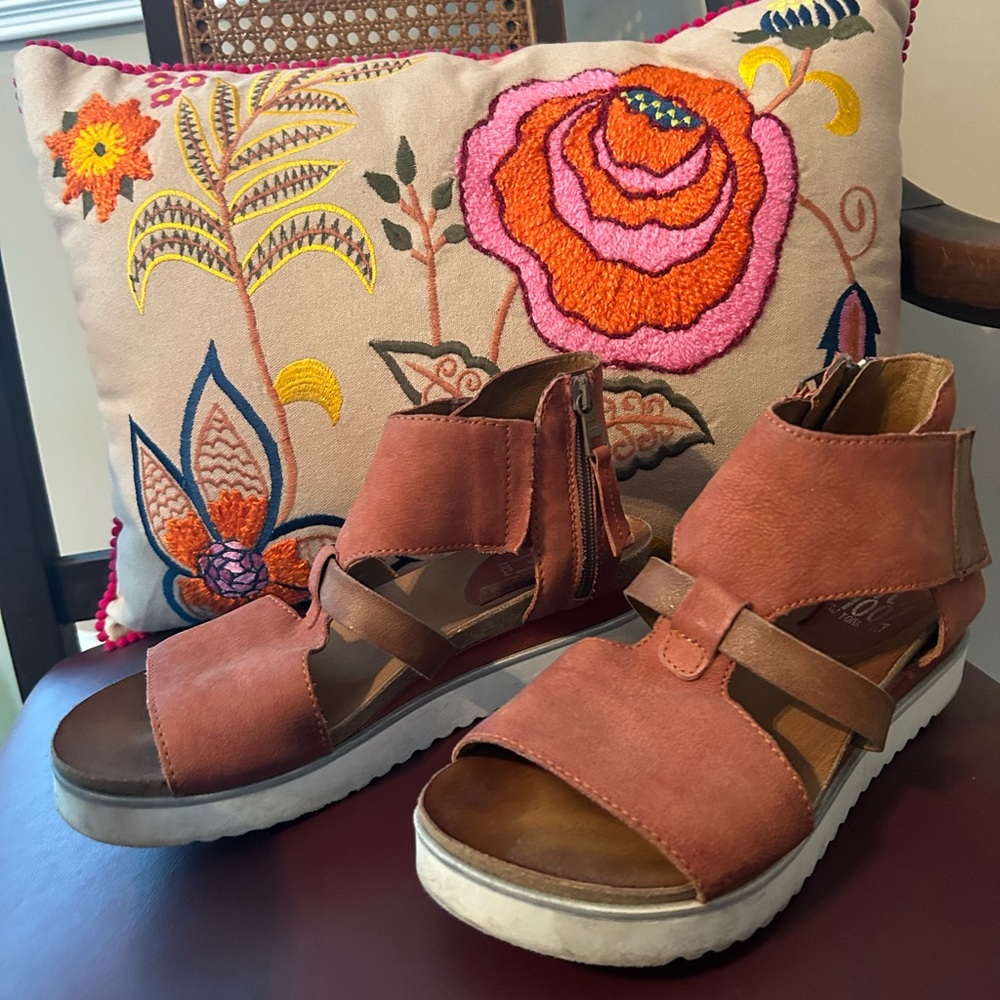 Miz Mooz Rust/Tan Suede Platform Wedge Sandals